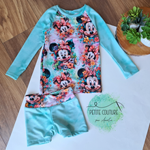 Charger l&#39;image dans la galerie, Chandail rasguard | Maillot de bain | Taille regulière | PERSONNALISÉ
