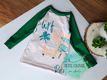 Charger l&#39;image dans la galerie, Chandail rasguard | Maillot de bain | Taille regulière | PERSONNALISÉ
